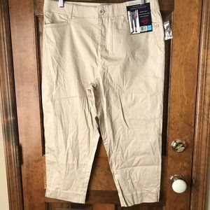 NWT Khakis & Company Khaki Sateen Capris Size 12